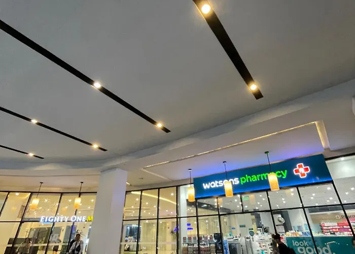 Naia Terminal 3 Newport With Wifi Netflix Pool Apartment *